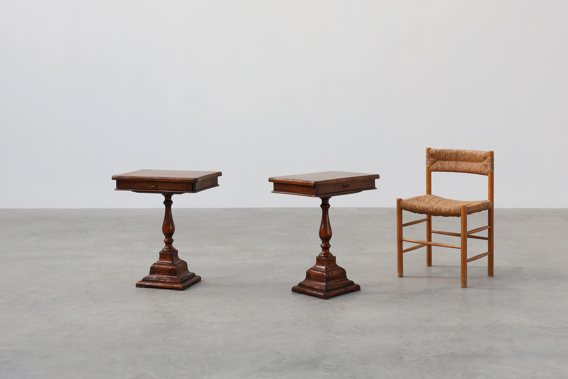 Pair of 20th century English nightstands in George IV stylethumbnail